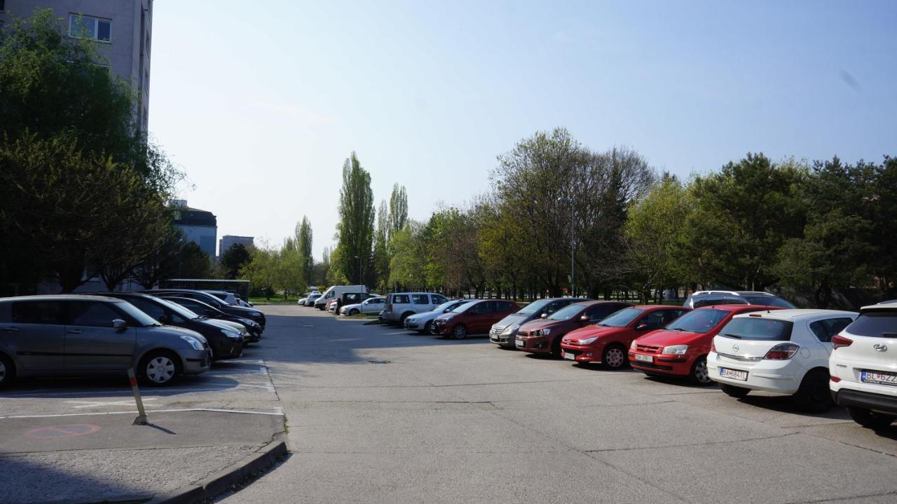 Vesna Convenient Apartment Братислава Екстериор снимка