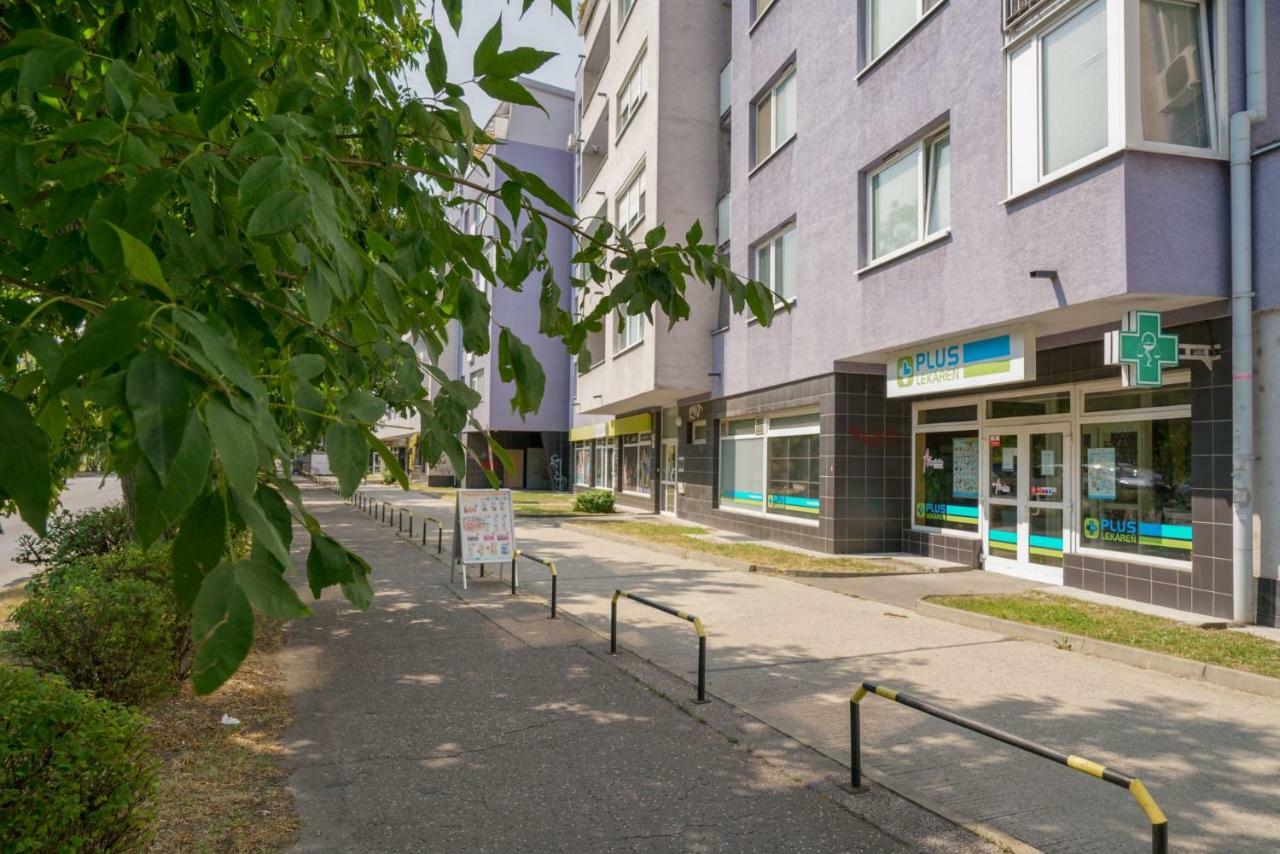 Vesna Convenient Apartment Братислава Екстериор снимка